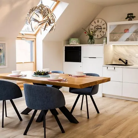 アパート Vacationclub - Ogrody Pieniawskie 44 ポラニツァ・ズドゥルイ